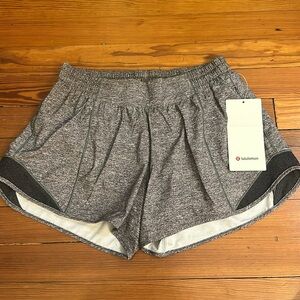 LULULEMON hotty hot shorts 4 inch NWT size 8